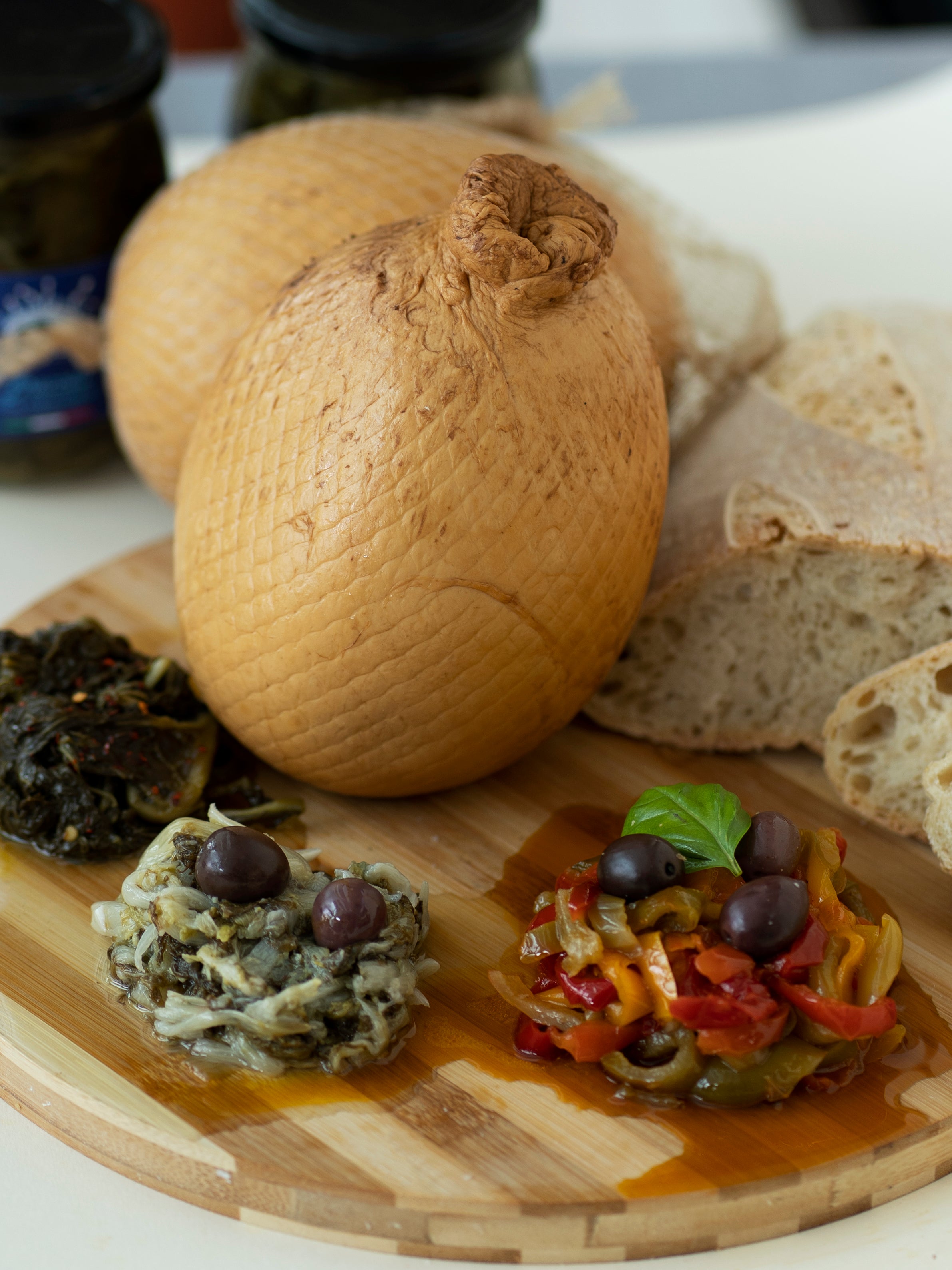 CacioCavaliere®di bufala affumicato (Tipo Caciocavallo)